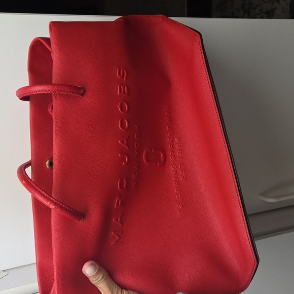 Marc Jacobs Logo Shopper East West Red Saffiano Leather - Picture 7 of 13